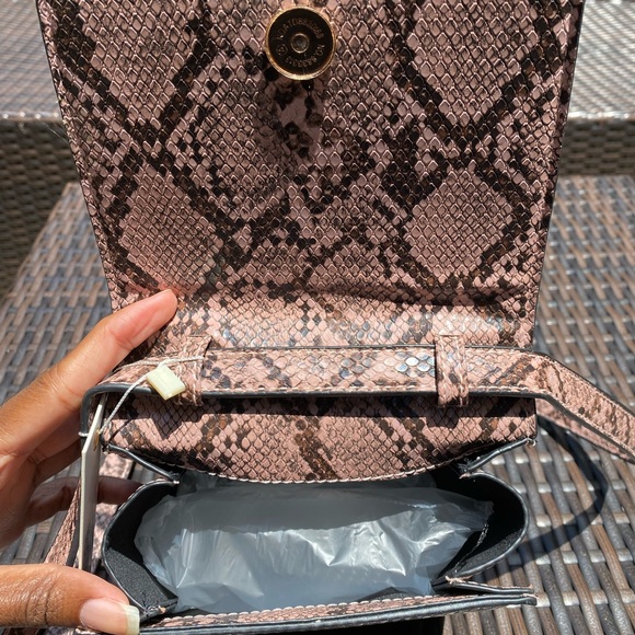 Isabelle Handbag (PETA Approved Vegan) - Picture 5 of 8